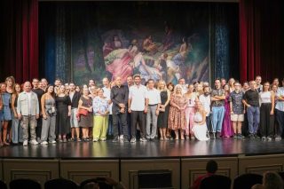 dimotiko theatro peiraia